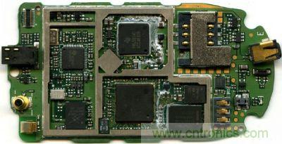 在射頻、核心處理器、高速存儲器等高頻元件區(qū)塊，可使用金屬屏蔽方式改善產(chǎn)品EMI影響問題