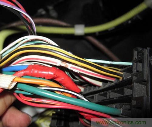 控制線25線--黃底紅條，電容器輸出線為最大的藍(lán)色線，接蓄電池正極的線為白底紅條粗線