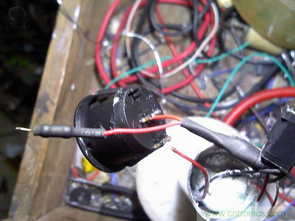 高亮LED手電筒超簡DIY:原理圖+全過程