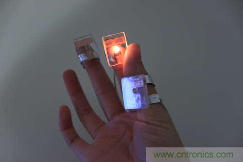 LED多點觸控手套DIY：把各部分焊接起來，測試