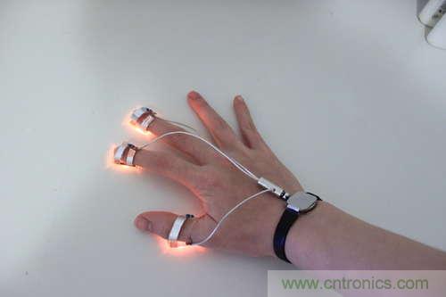 LED多點觸控手套DIY：把各部分焊接起來，測試