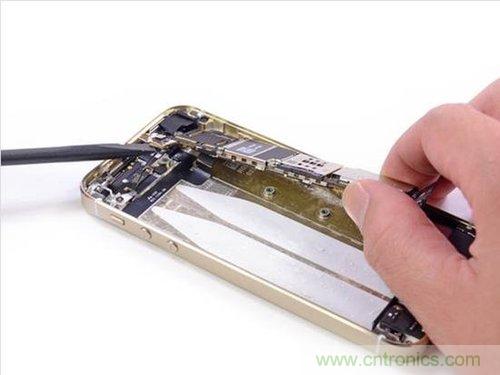 土豪金iPhone 5S拆解：內(nèi)部結(jié)構(gòu)升級(jí)，維修難度增加