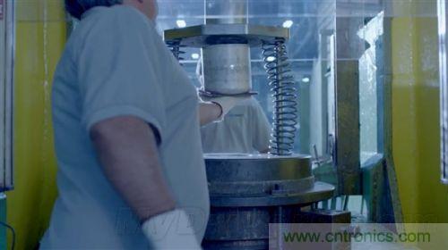 顛覆傳統(tǒng)設(shè)計(jì)，蘋(píng)果全新Mac Pro生產(chǎn)線探秘