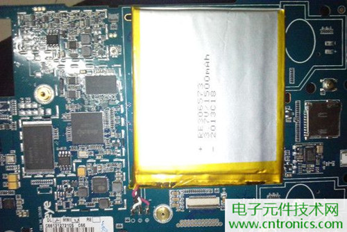 不怕摔的電紙書！一款柔性屏電子書閱讀器拆解