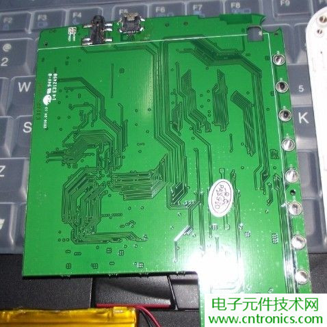 探秘電子紙！一款電紙書的電子墨水屏拆解