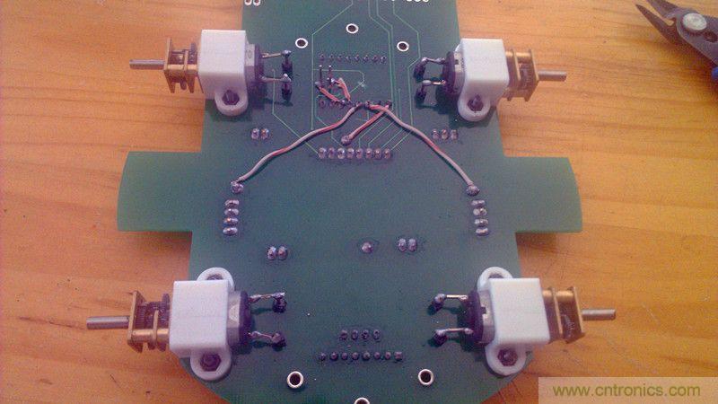 牛人力作！PCB版藍牙智能小車DIY