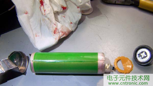 筆記本電池拆解，探秘電池內(nèi)部結(jié)構(gòu)