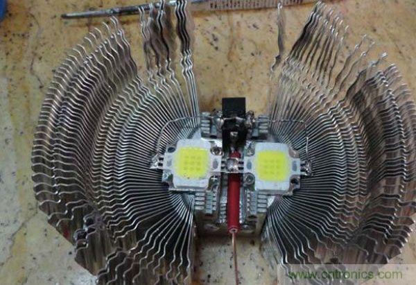 變廢為寶！風(fēng)扇散熱器變身山寨LED燈