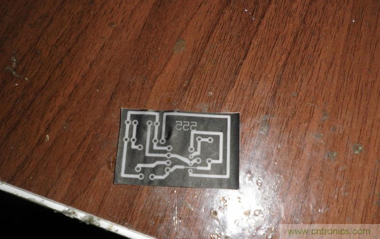 DIY菜鳥福音！感光干膜PCB負(fù)片輸出的一種方法！