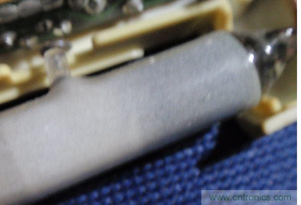 燈管，一頭黑了無(wú)法修復(fù)了