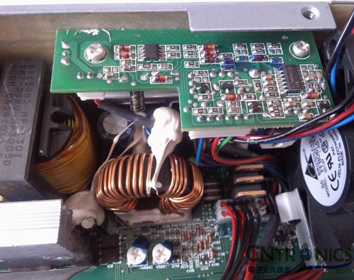 網(wǎng)友下雪天拆解DELL 12V 57.3A的開關(guān)電源自?shī)首詷?lè)