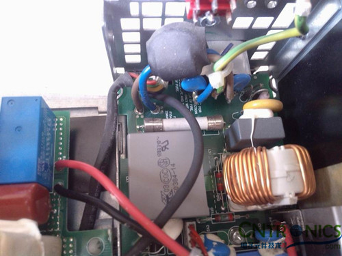 網(wǎng)友下雪天拆解DELL 12V 57.3A的開關(guān)電源自?shī)首詷?lè)