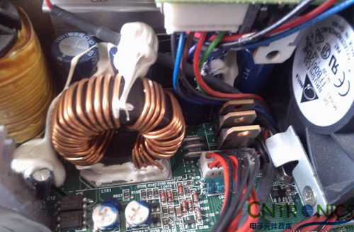 網(wǎng)友下雪天拆解DELL 12V 57.3A的開關(guān)電源自?shī)首詷?lè)