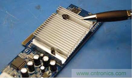 像這樣的散熱器非常有助于散發(fā)一些器件產(chǎn)生的過(guò)多熱量。