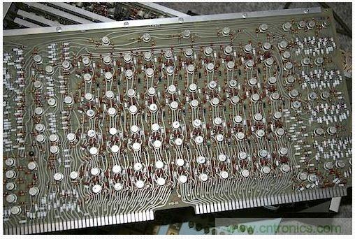 經(jīng)典懷舊拆解！歷史彌留的可編程科學(xué)計(jì)算器 from 1966