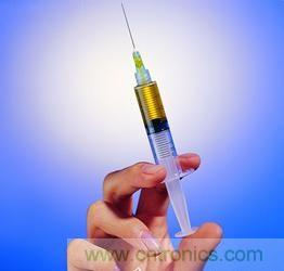 【導讀】不用針頭也能注射，孩子再也不用害怕打針了。日本開發(fā)的一種新型注射器不用針頭而靠氣泡壓力注射，只需將注射器緊貼皮膚，沒有疼痛感就可以將藥物高精度地輸送到目標位置。 　　 目前市場上也存在無針注射器，它們通常是依靠彈簧的力量產生高壓來發(fā)射液體，穿透皮膚后將藥物送到肌肉，但卻有可能損害神經，而且多少還是有一些疼痛感。 　　 芝浦工業(yè)大學副教授山西陽子率領的研究小組新開發(fā)的這種無針注射器全長約10厘米，它利用在液體中施加電壓來高速發(fā)射氣泡，利用氣泡破裂的力量在細胞上開出微細的孔，然后通過這個孔將含有藥物的微小氣泡注入細胞內部。氣泡的氣體收縮后，只有藥物到達患部。 1 由于方向性很明確，所以新型注射器能針對局部進行高精度治療，而且由于開出的孔只有4微米左右，所以對細胞的損害很小。 　　 這種無針注射器除能注射藥物外，還可以向包括植物細胞在內的細胞內植入基因和開展治療，有著廣泛用途。研究小組準備進一步改良注射器結構，對能夠注射的藥量、穿孔深度等進行更詳細的評估，并與企業(yè)合作，爭取早日使新型注射器達到實用化程度。