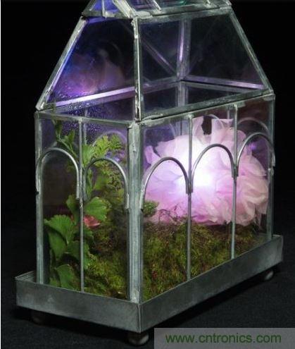 當(dāng)傳感器讀到的數(shù)值低于閾值，則LED會閃爍紅光