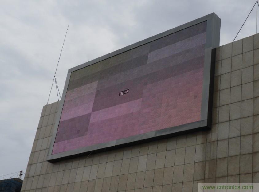 LED顯示屏突然黑屏，什么原因？如何應(yīng)對(duì)？