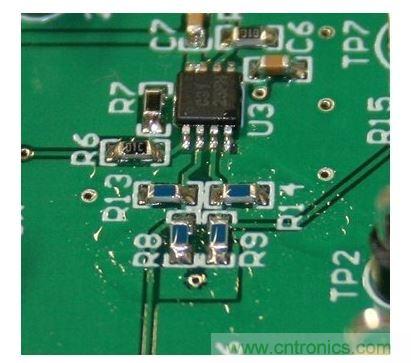  即為殘留過多數(shù)量焊劑的 PCB。