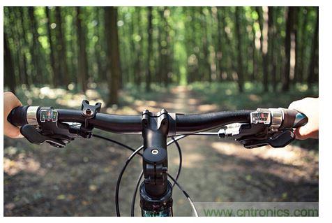 自行車車把中，觸覺(jué)反饋的使用示例