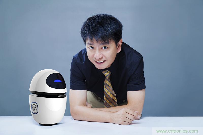 圖1，邱楠透露，狗尾草機(jī)器人小白將在2015年10月批量上市