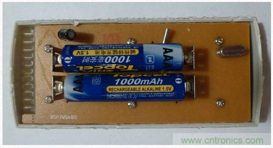 圖3：兩個(gè)傳統(tǒng)的AAA可充電堿性電池。