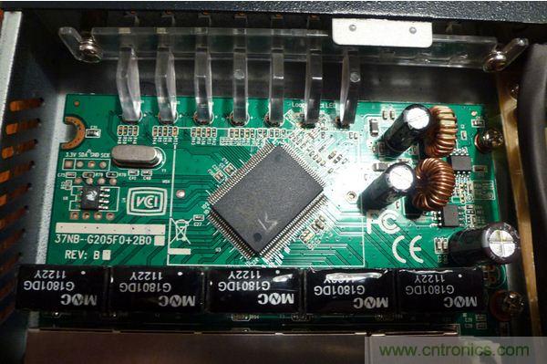 圖6：主系統(tǒng)電路板的細(xì)節(jié)特寫。