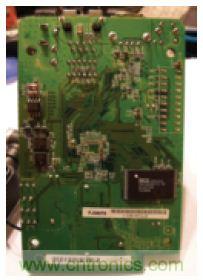 圖3：WPS54G打印服務(wù)器電路板背面。