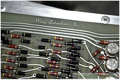 拆解也懷舊，讓人驚嘆的古董級可編程科學(xué)計算器 from 1966