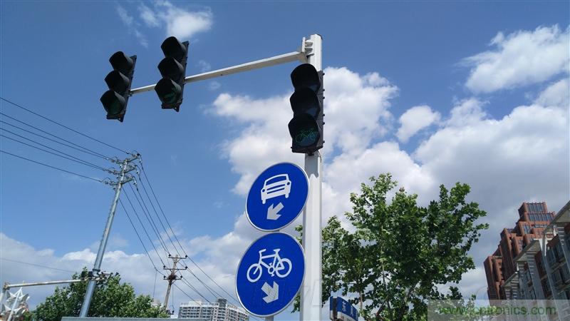 無(wú)邊框的 nubia Z9 ，一款既有驚喜，又有驚艷的智能手機(jī)