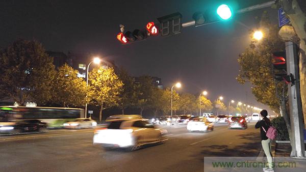 業(yè)界良心 LG V10 評測:剛毅、冷峻，不失人性化