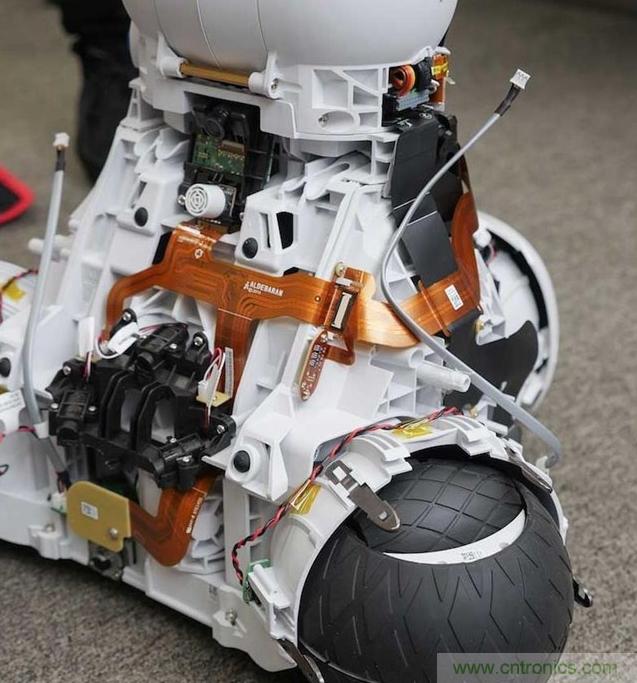 拆解筆記本不過癮，那就來拆拆日本情感機器人吧！