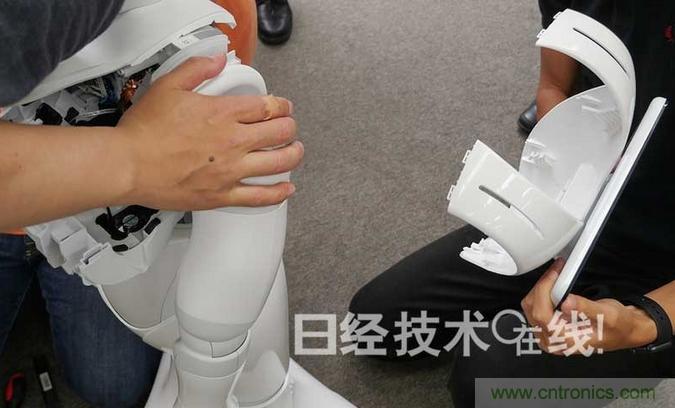 拆解筆記本不過癮，那就來拆拆日本情感機器人吧！