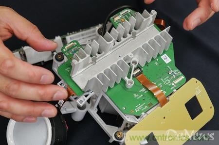 拆解筆記本不過癮，那就來拆拆日本情感機器人吧！