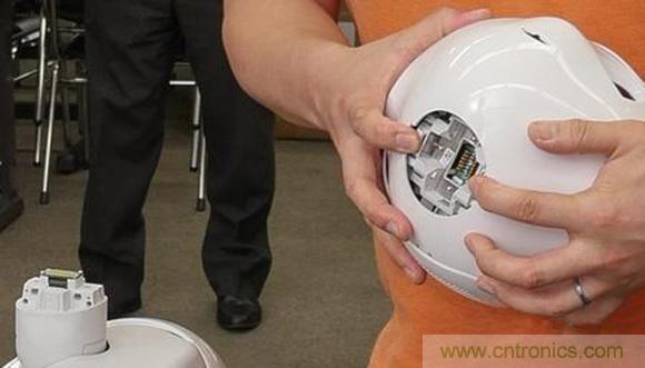 拆解筆記本不過癮，那就來拆拆日本情感機器人吧！