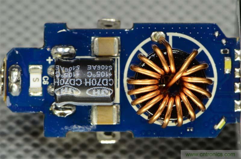 小米車載充電器拆解評測：49元能讓這枚&ldquo;子彈&rdquo;飛多遠？