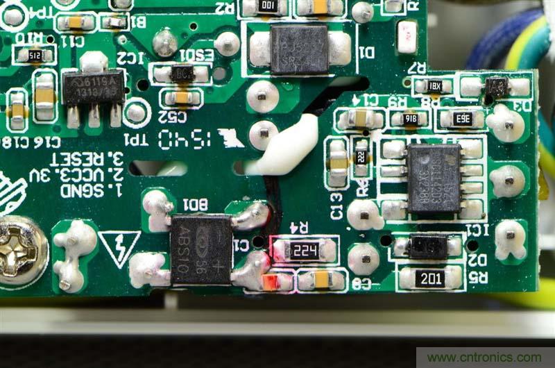 航嘉智能插線板拆解評(píng)測(cè)：看老牌機(jī)電如何&rdquo;秒殺&ldquo;后起之秀