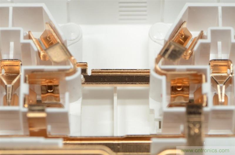 做工怒贊 神秘芯片！小米智能插線板拆解、評(píng)測(cè)