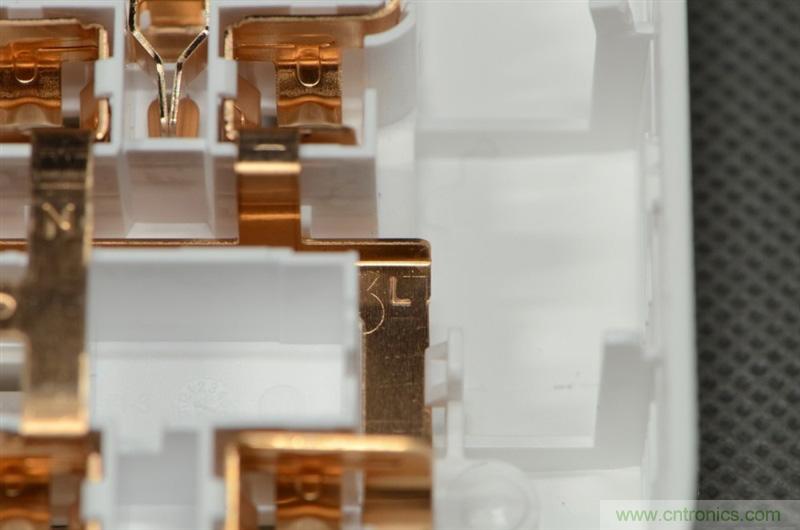 做工怒贊 神秘芯片！小米智能插線板拆解、評(píng)測(cè)