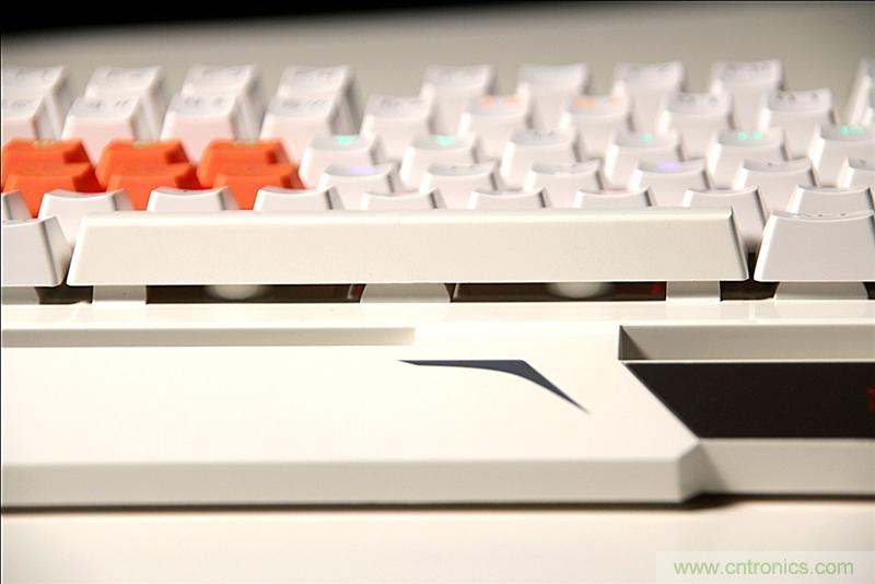 曾經(jīng)的網(wǎng)吧統(tǒng)治者&mdash;雙飛燕血手幽靈機(jī)械鍵盤，真世界最快？