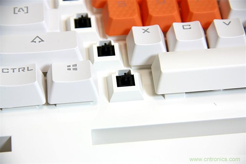 曾經(jīng)的網(wǎng)吧統(tǒng)治者&mdash;雙飛燕血手幽靈機(jī)械鍵盤，真世界最快？