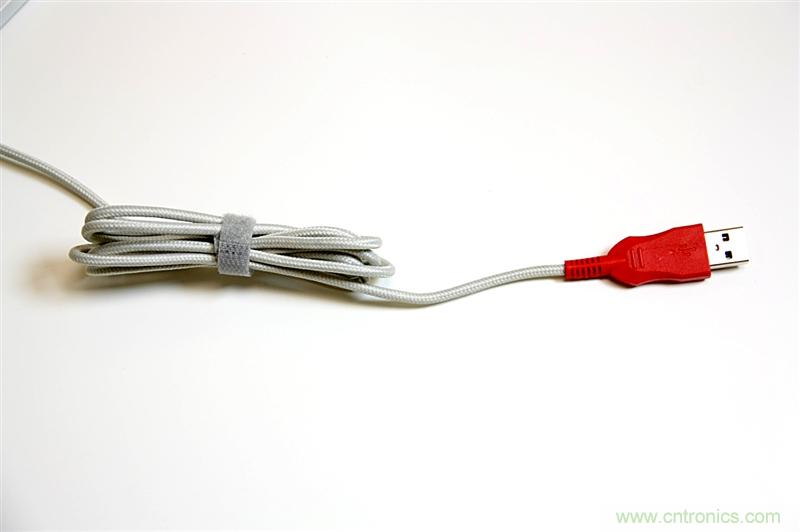 曾經(jīng)的網(wǎng)吧統(tǒng)治者&mdash;雙飛燕血手幽靈機(jī)械鍵盤，真世界最快？