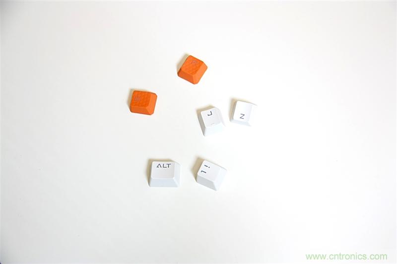 曾經(jīng)的網(wǎng)吧統(tǒng)治者&mdash;雙飛燕血手幽靈機(jī)械鍵盤，真世界最快？