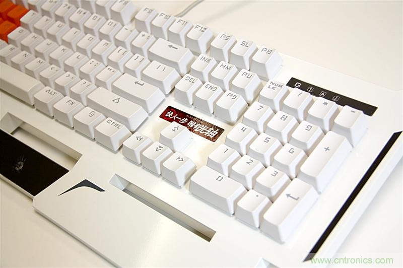 曾經(jīng)的網(wǎng)吧統(tǒng)治者&mdash;雙飛燕血手幽靈機(jī)械鍵盤，真世界最快？