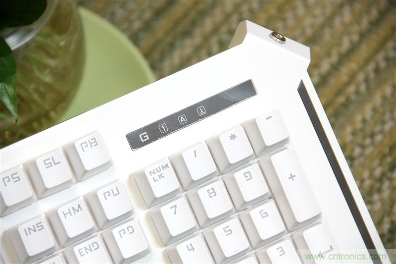 曾經(jīng)的網(wǎng)吧統(tǒng)治者&mdash;雙飛燕血手幽靈機(jī)械鍵盤，真世界最快？