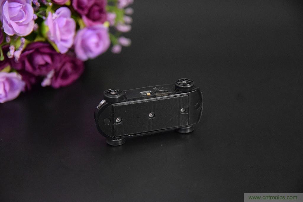 虛擬與現(xiàn)實相結(jié)合的飛車游戲，讓你體驗速度與激情的碰撞！