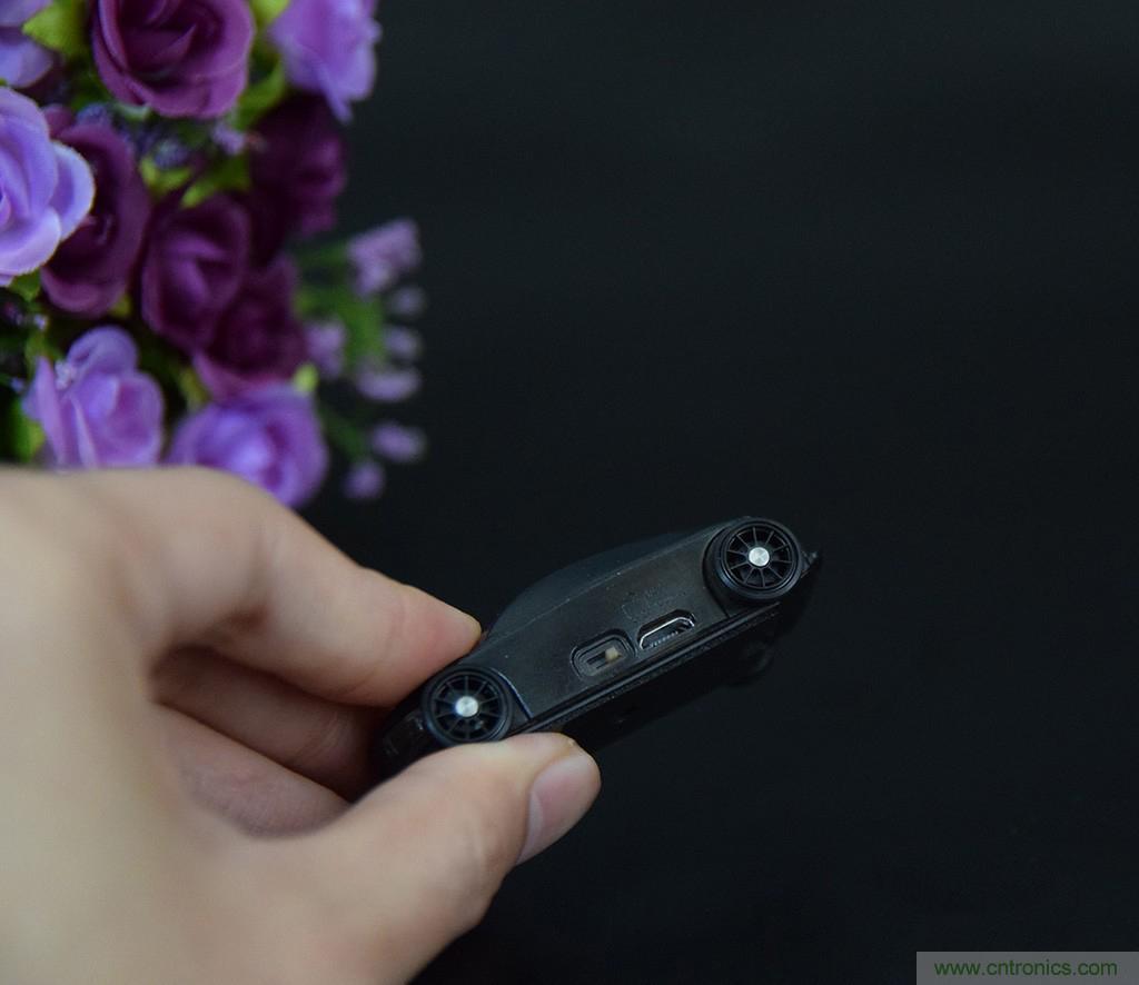 虛擬與現(xiàn)實相結(jié)合的飛車游戲，讓你體驗速度與激情的碰撞！