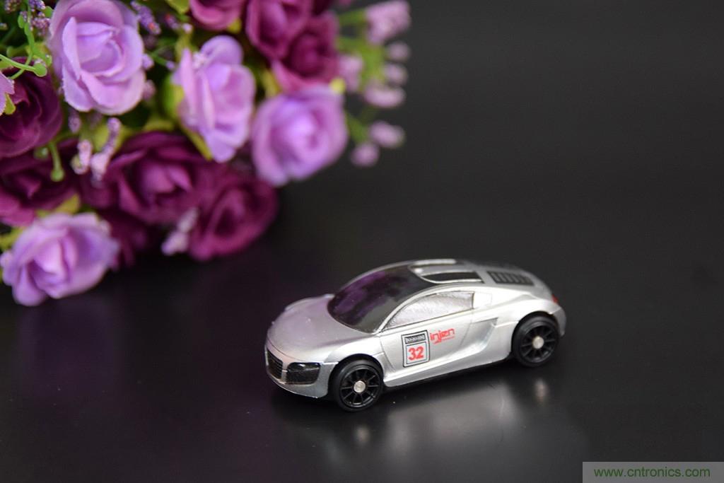 虛擬與現(xiàn)實相結(jié)合的飛車游戲，讓你體驗速度與激情的碰撞！