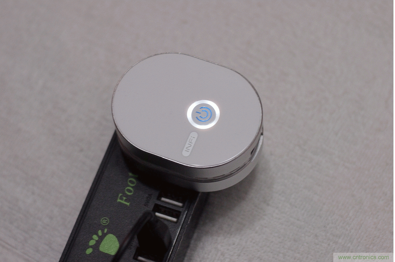 路由器也跟風(fēng)玩分體設(shè)計(jì)，你咋不上天呢？