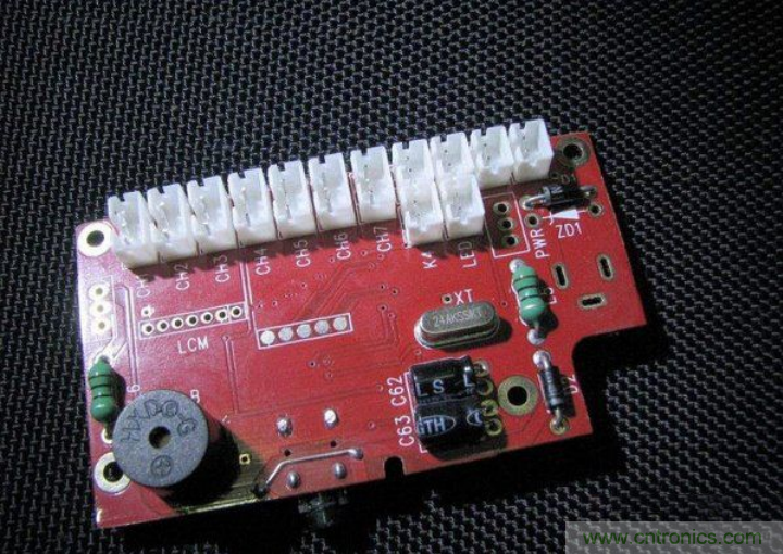 無人機(jī) DIY 制作全過程，酷得不要不要的！